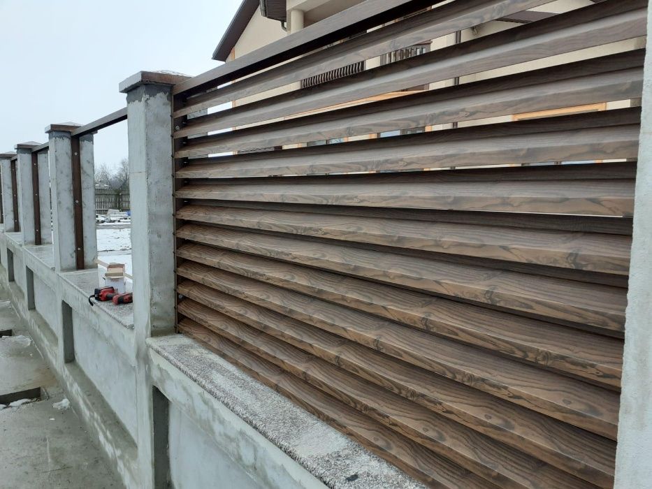 Jaluzele Gard Luvru PLUS, lamele gard culoare lemn -  Mahon 0.45mm