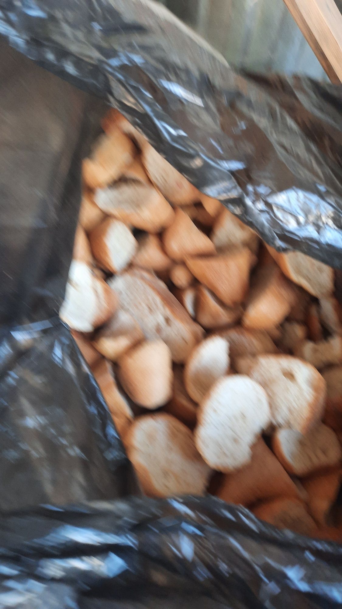 Сухой хлеб в мешках