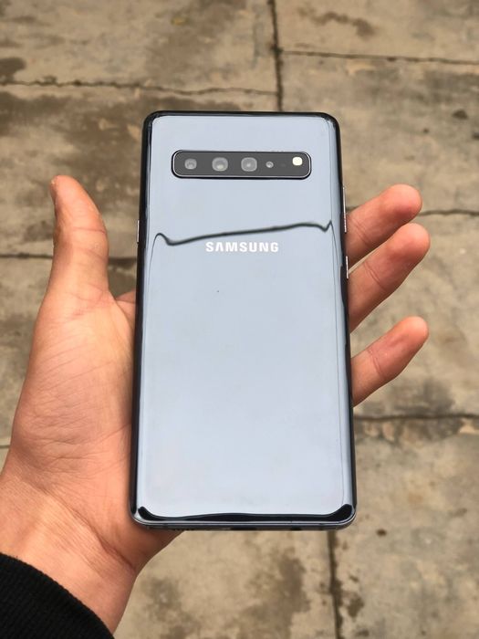 Samsung s10 5g.   .