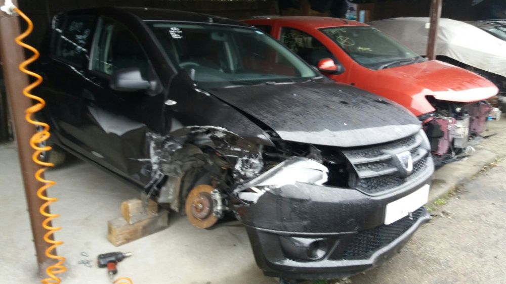 Dacia sandero 2016 negru 1,2 16 v D4F Dezmembrez piese dezmembrari