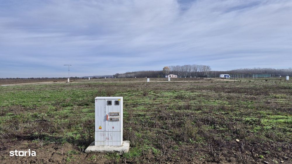 Loturi de teren 638 mp - curent tras la teren - Crevedia