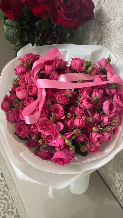 Очень красивый букет из кустовых роз