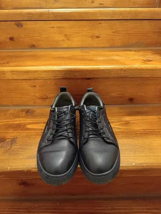 Adidași sport din piele