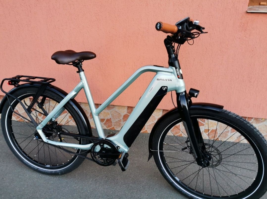 Bicicleta electrica de închiriat pentru livrări. Angajam curieri