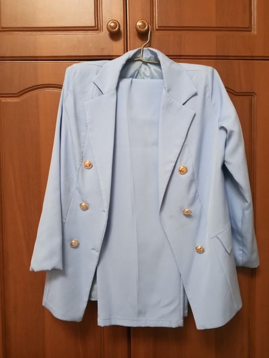 Ayollar kostyum shimi sotiladi