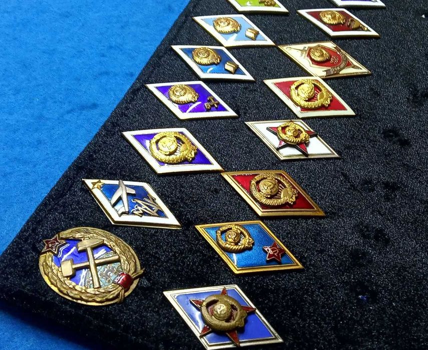 Значки Знаки ромбы тяжёлые СССР 16 штук .