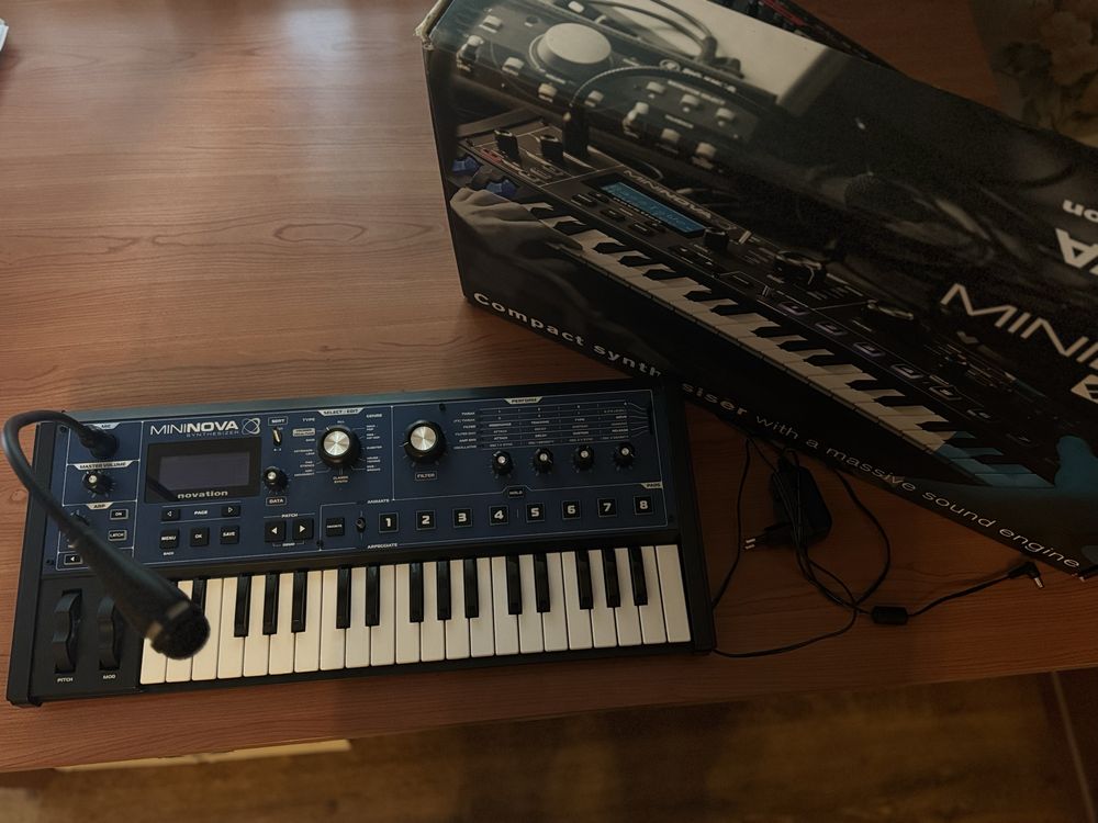Novation MiniNova – Ca Nou + Cutie + Microfon – 1200 RON