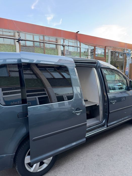 Vând autoutilitară masina funerare