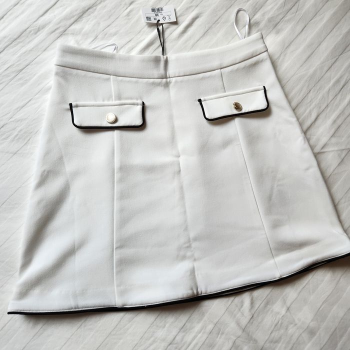 Къса бяла пола M размер трапец висока талия разкроена елегантна MOHITO