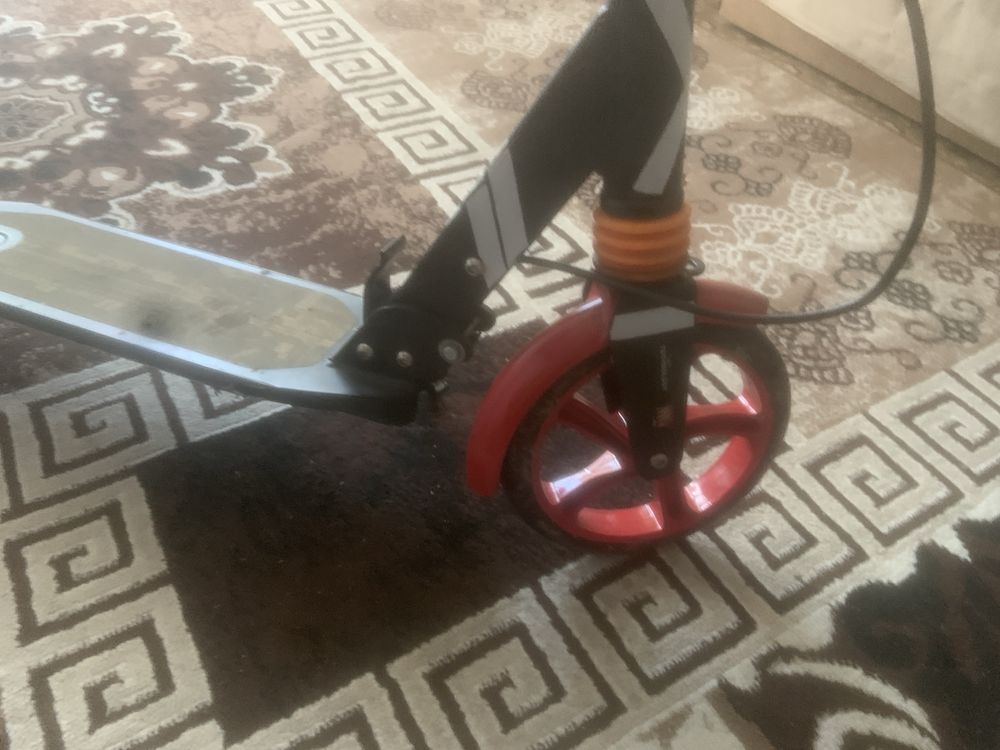 Продается самокат на полном ходу
