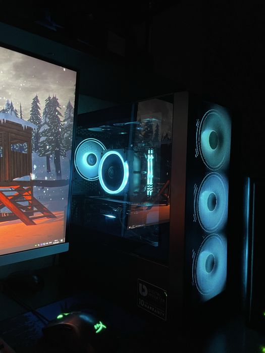 Rtx 2060 super, i5 10400f, 16gb kingston fury 3200mhz. ARGB