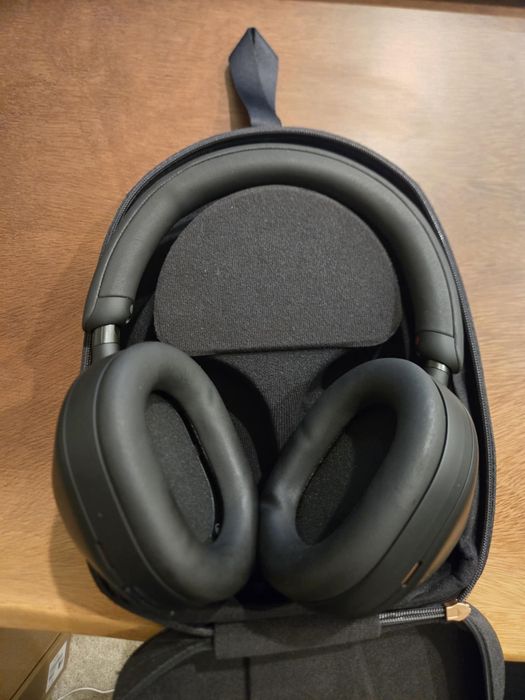 Sony wireless  headphones  WH -1000xm5b
