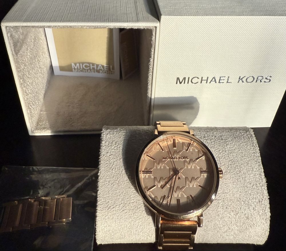 Часовник Michael Kors