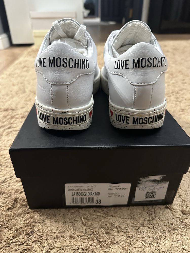 Продается обувь Moschino
