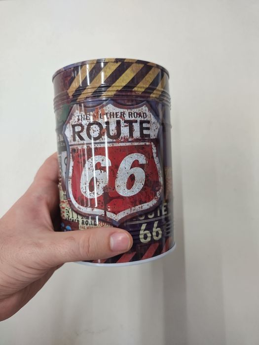 Pușculiță metalică stil vintage USA.