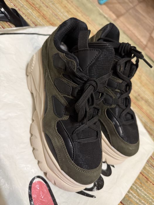 Обувь почти новая, 2 раза одевались