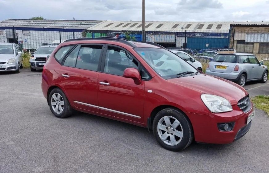 Interior Kia Carens 2009