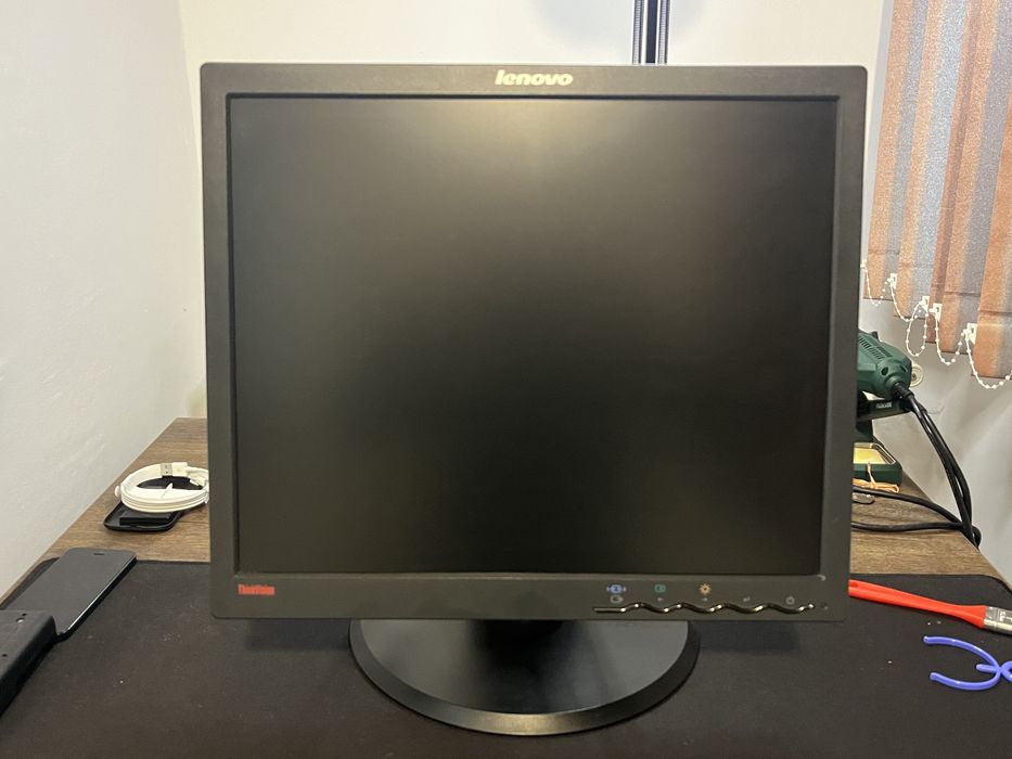 Monitor Lenovo 17”