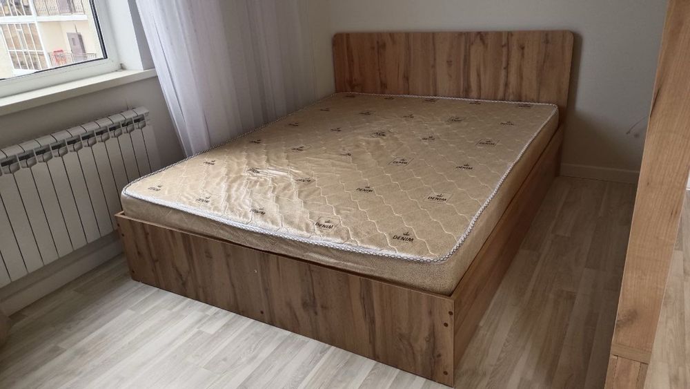 Двуспальная кровать