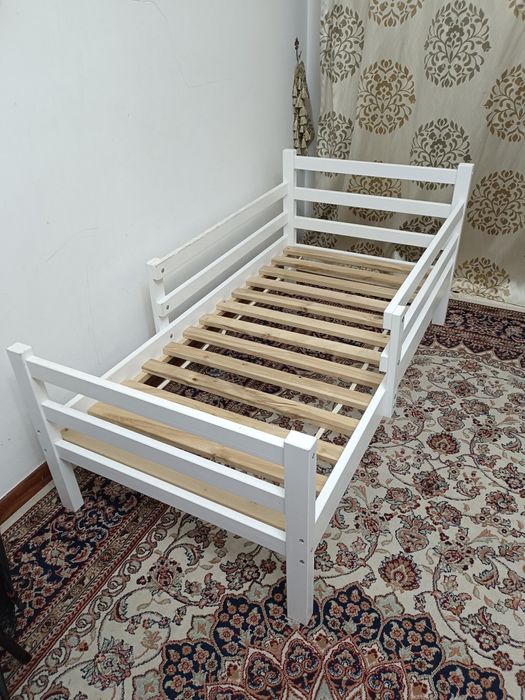 Детская кровать  белая