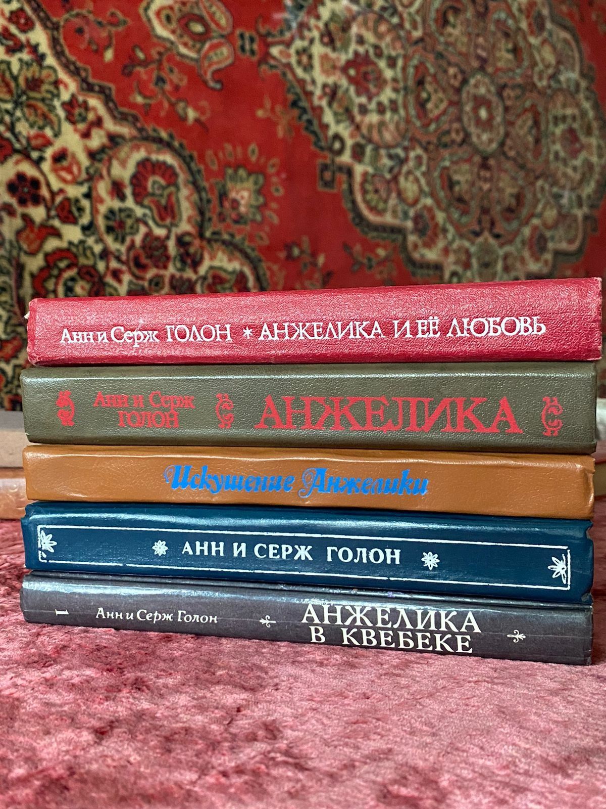 Книги в твёрдом переплёте