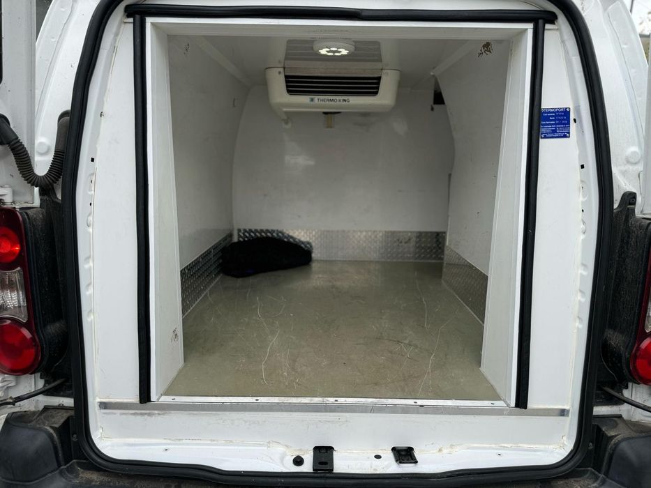 Peugeot partner spatiu de depozitare refrigerat