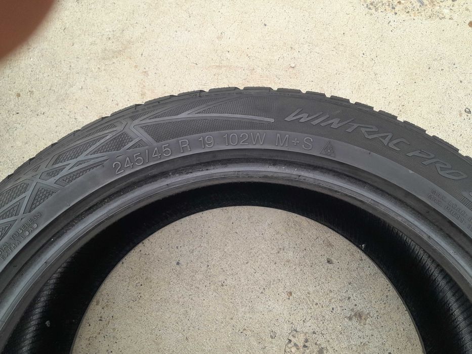 Doua anvelope de iarna 245 45 19 vredestein wintrac pro profil 7 mm