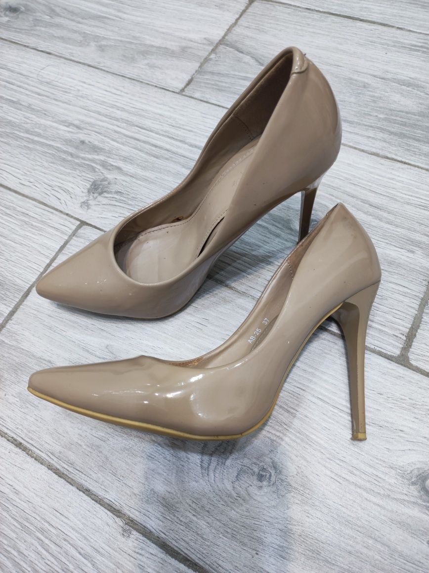 Pantofi stiletto