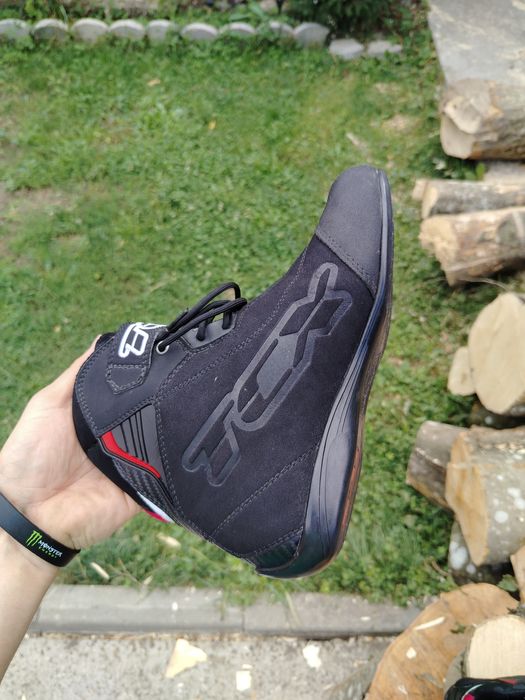 Vând ghete moto TCX mărimea 39