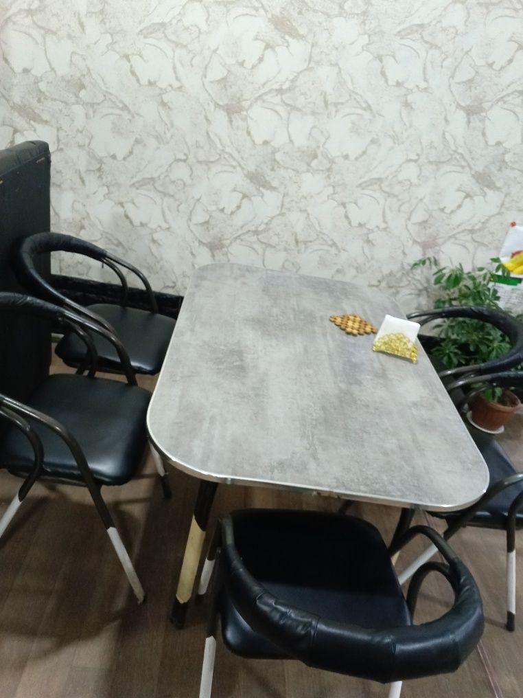 Stol - stul  holaati yangi,oltitalik