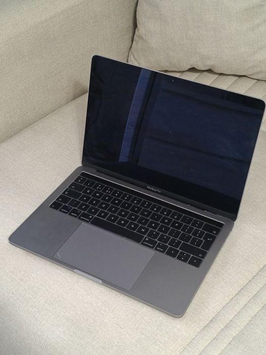 Doua Macbook pro touch - pentru piese