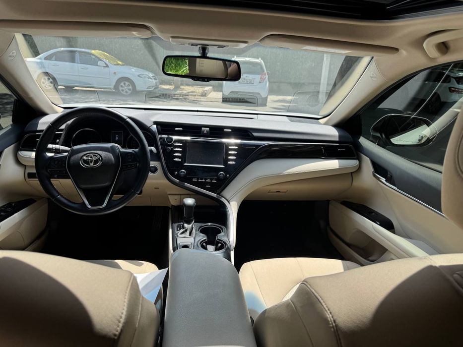 Toyota Camry 2020 год