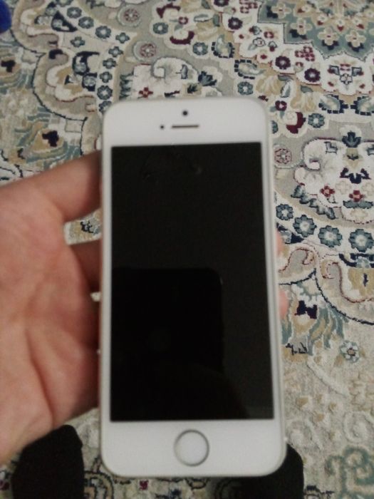Айфон 5s  минус iCloud пароль не знаю и Заблокировано
