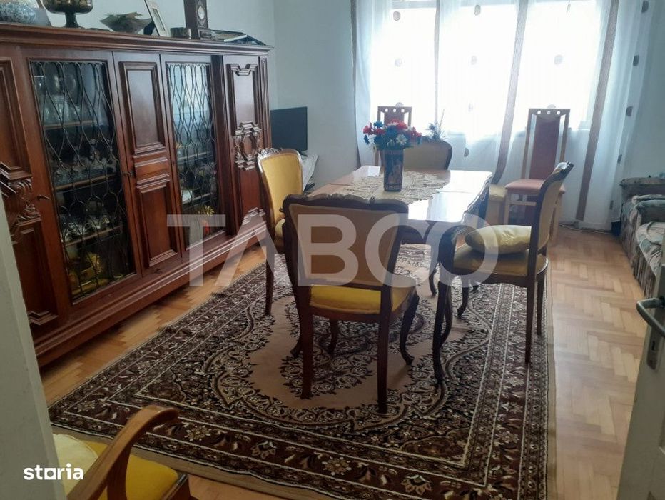 Casa 6 camere 3 bai curte si gradina 400 mp panouri fotovoltaice