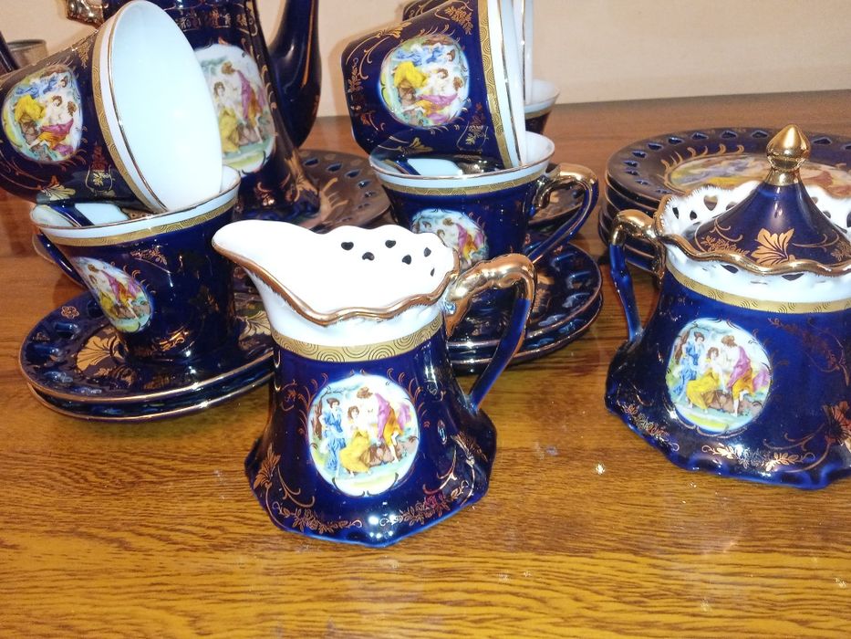 Красивый сервизный набор