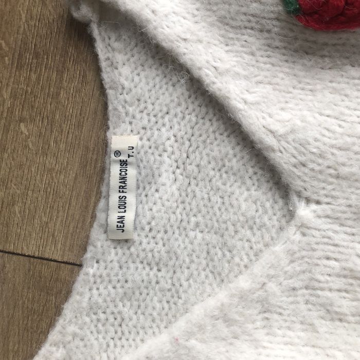 Пуловер с ягоди