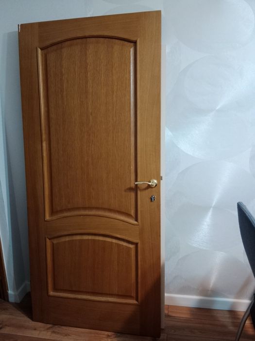 Дверь деревянная