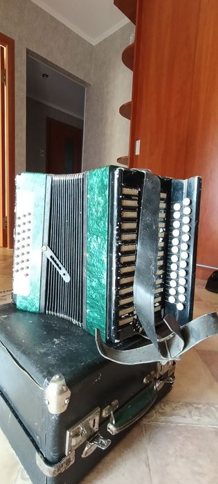 Продам гармонь советский