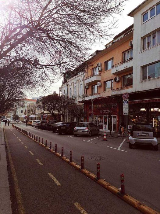 Краткосрочно или дългосрочно; от собственик; в Гръцката махала