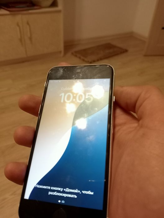 Продам Iphone Se 2020