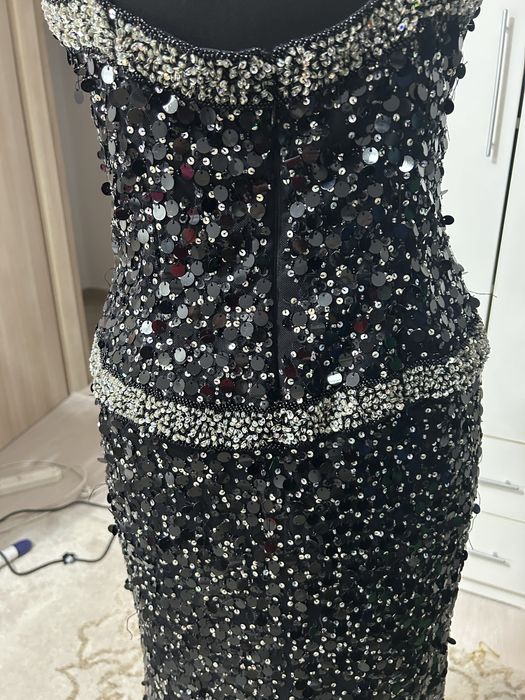Rochie eleganta seara, lucrata manual stare foarte buna.