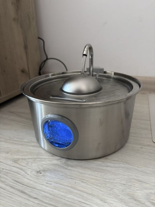 Fantana de apa pentru pisici