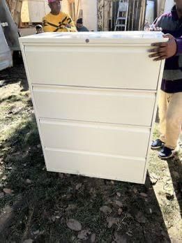 Dulap e metalice preț negociabil