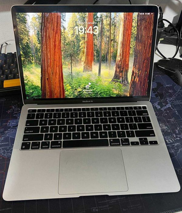 MacBook Air M1 8/512