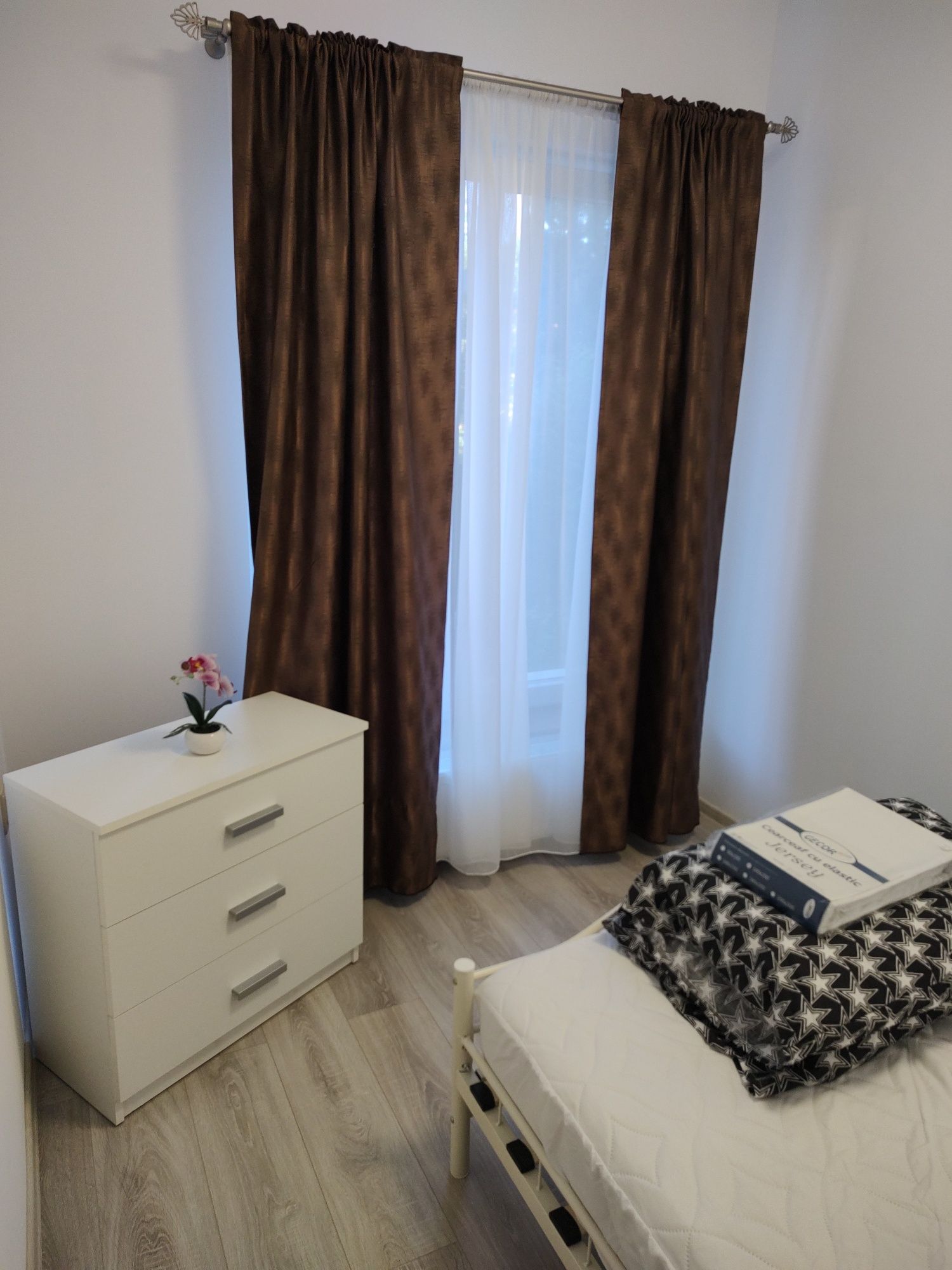 Închiriez apartament