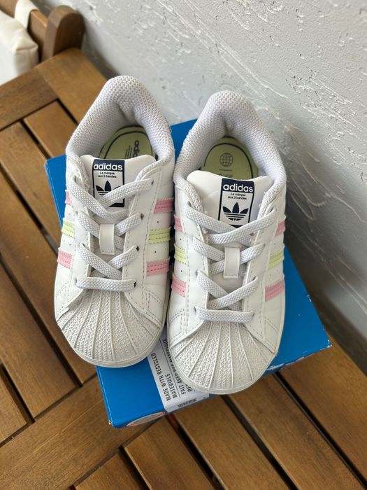 Кецове за момиче adidas superstar