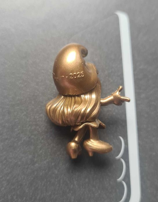 Jucarii strumfi gold kaufland gen stickeez pentru album