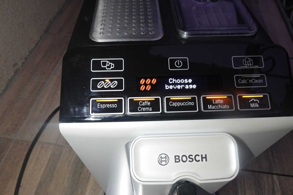 Espressor Bosch VeroCup 300 rasnita ceramica model cu ecran