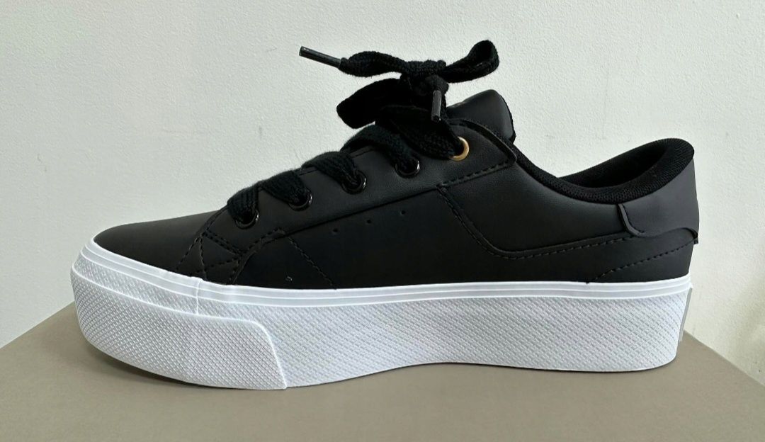 НОВИ! 39 НОМЕР Lacoste Сникърси Ziane Platform