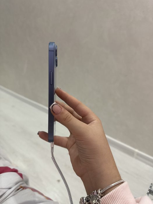 Iphone 14 blue.
